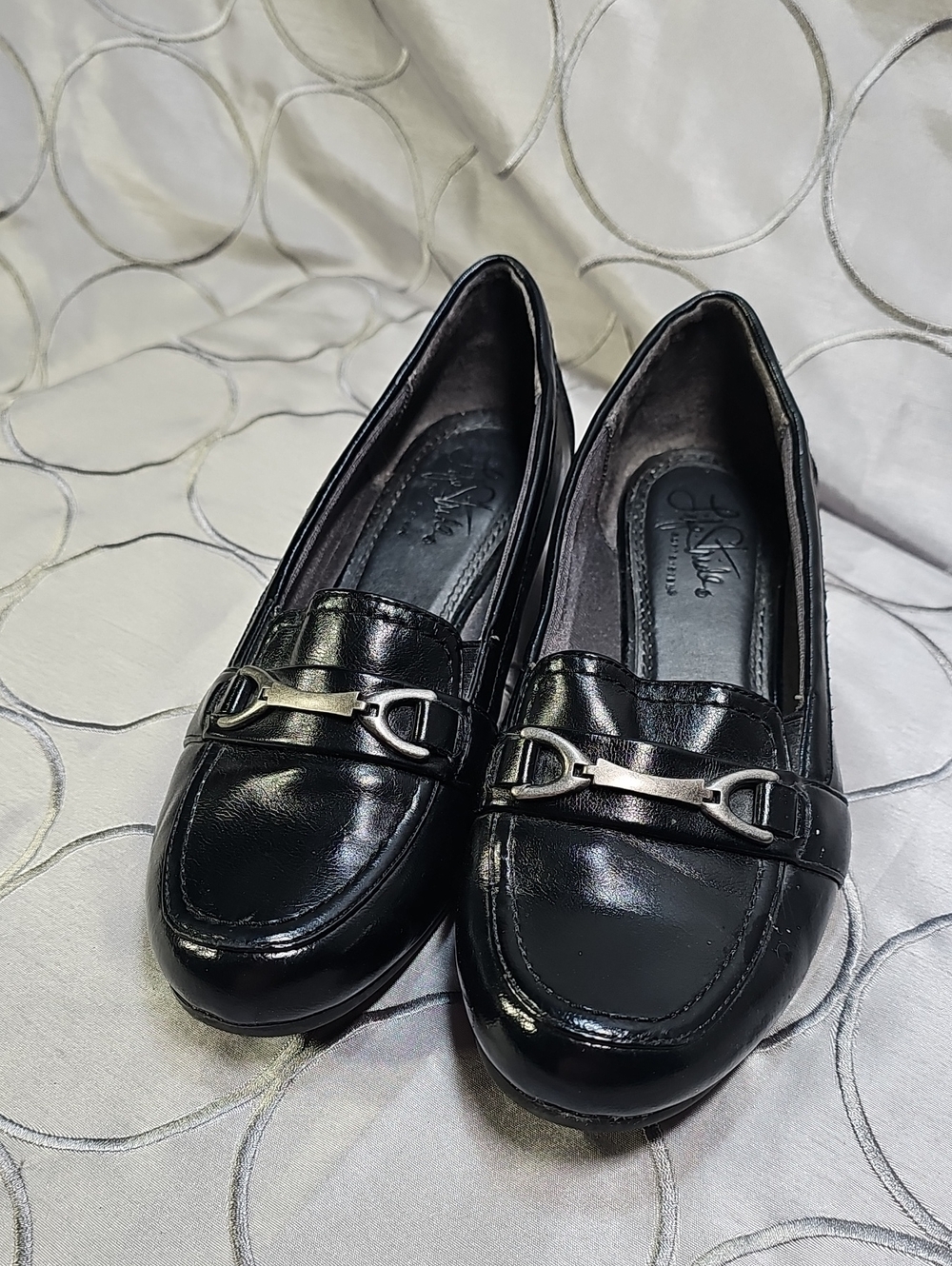 Life Stride Soft Systems Black Patent Loafers with Silver Bit D7